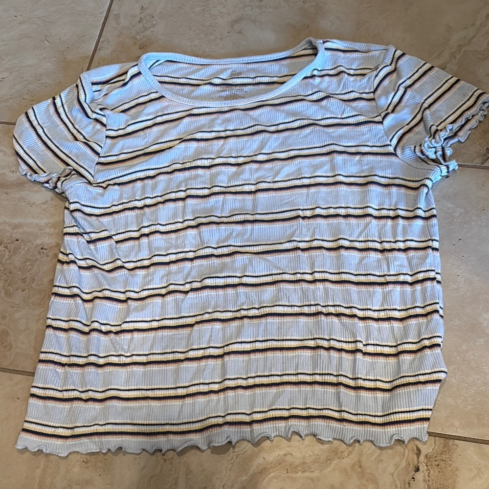 Kohl's White and Blue Ribbed Fitted Short Sleeve Tee